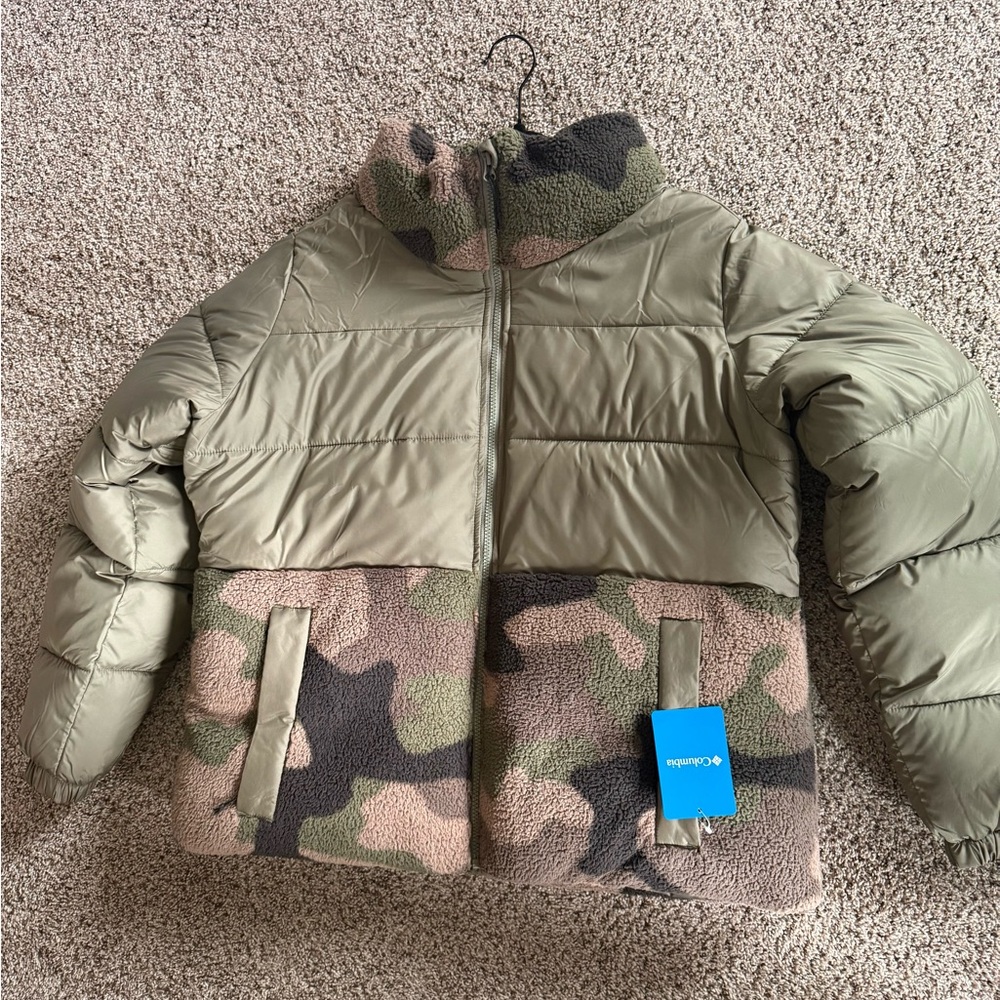 Columbia women’s Green Camouflage Puffer Jacket NWT